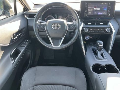 Used 2021 Toyota Venza LE image 12