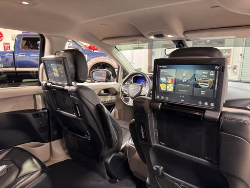 Used 2017 Chrysler Pacifica Touring-L Plus image 18