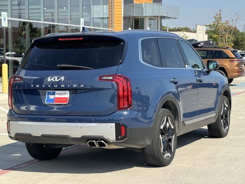 Used 2024 Kia Telluride S FWD image 3