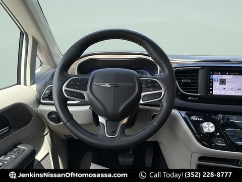 Used 2023 Chrysler Voyager LX FWD image 25