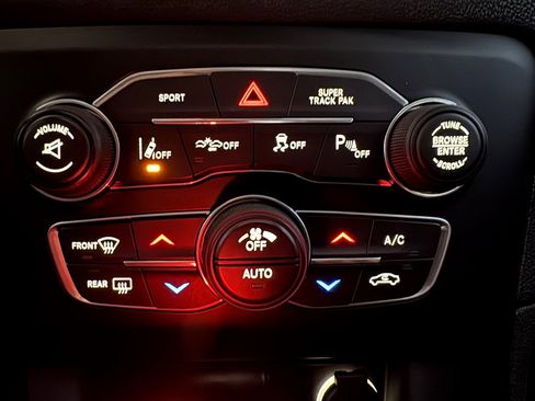 Used 2016 Dodge Charger R/T Scat Pack w/ Technology Group RWD image 28