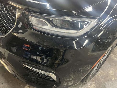 Used 2024 Chrysler Pacifica Select image 8