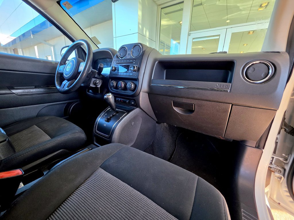 Used 2011 Jeep Compass Latitude w/ Sun/Sound Group AWD/4WD image 25