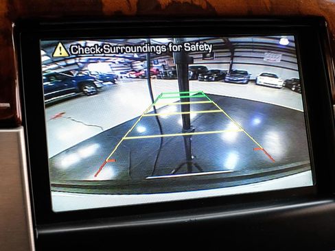 Used 2013 Cadillac Escalade Platinum RWD image 27