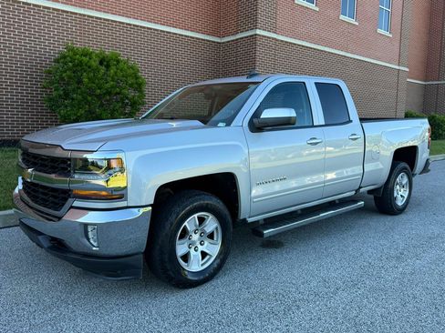Used 2017 Chevrolet Silverado 1500 LT w/ All Star Edition AWD/4WD image 4