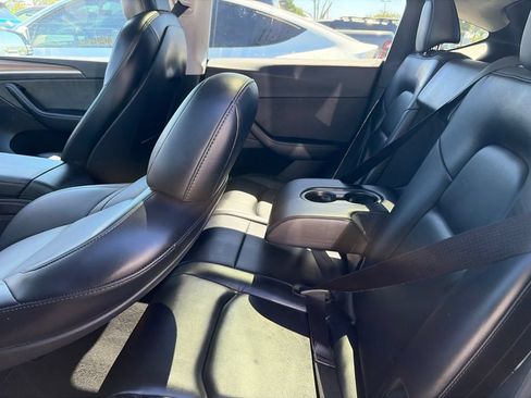 Used 2022 Tesla Model Y Long Range AWD/4WD image 8