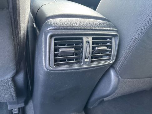 Used 2018 Nissan Rogue SV image 30