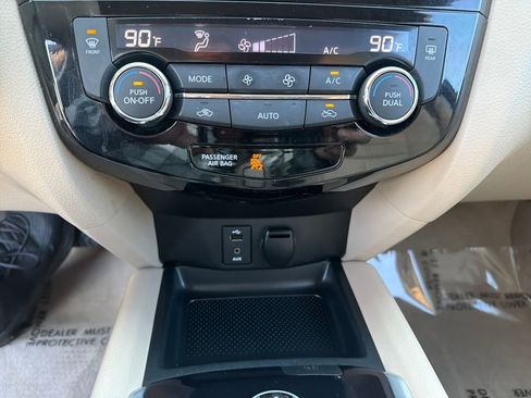 Used 2015 Nissan Rogue SL image 28