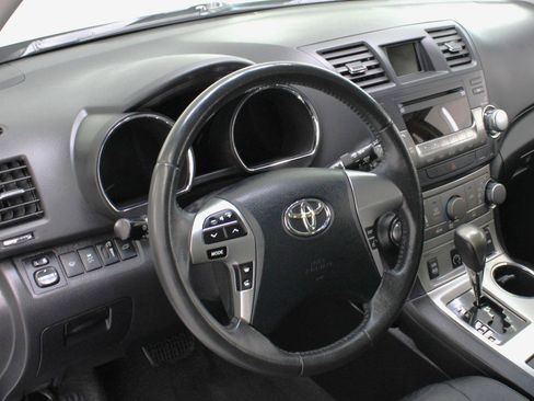 Used 2011 Toyota Highlander SE w/ Tow Pkg FWD image 32
