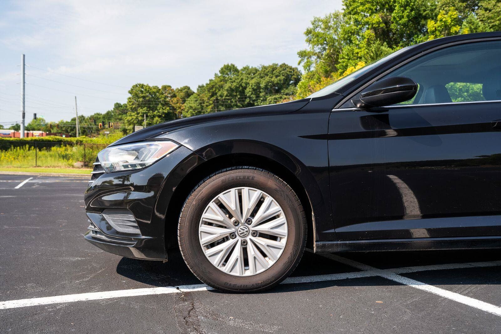 Used 2021 Volkswagen Jetta SE FWD image 3