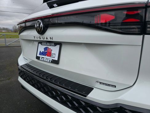 New 2026 Volkswagen Tiguan SEL R-Line image 17