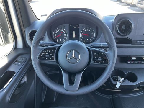 Used 2024 Mercedes-Benz Sprinter 2500 image 28