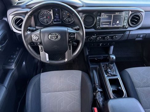 Used 2020 Toyota Tacoma TRD Off-Road AWD/4WD image 11