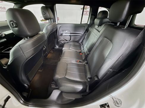 Used 2020 Mercedes-Benz GLB 250 4MATIC w/ Premium Package image 27