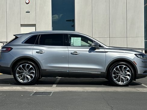 Certified 2021 Lincoln Nautilus Reserve image 2