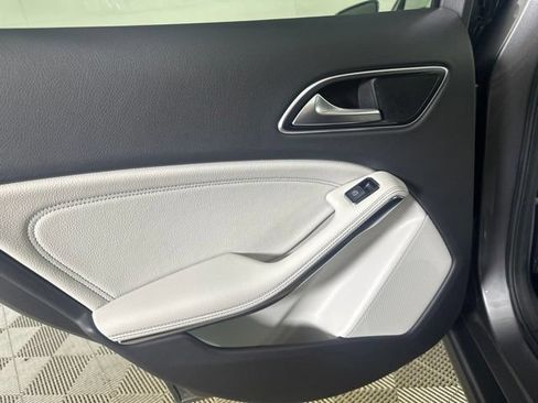 Used 2018 Mercedes-Benz GLA 250 4MATIC image 17