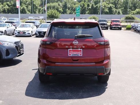 Certified 2025 Nissan Rogue SV w/ SV Premium Package FWD image 6