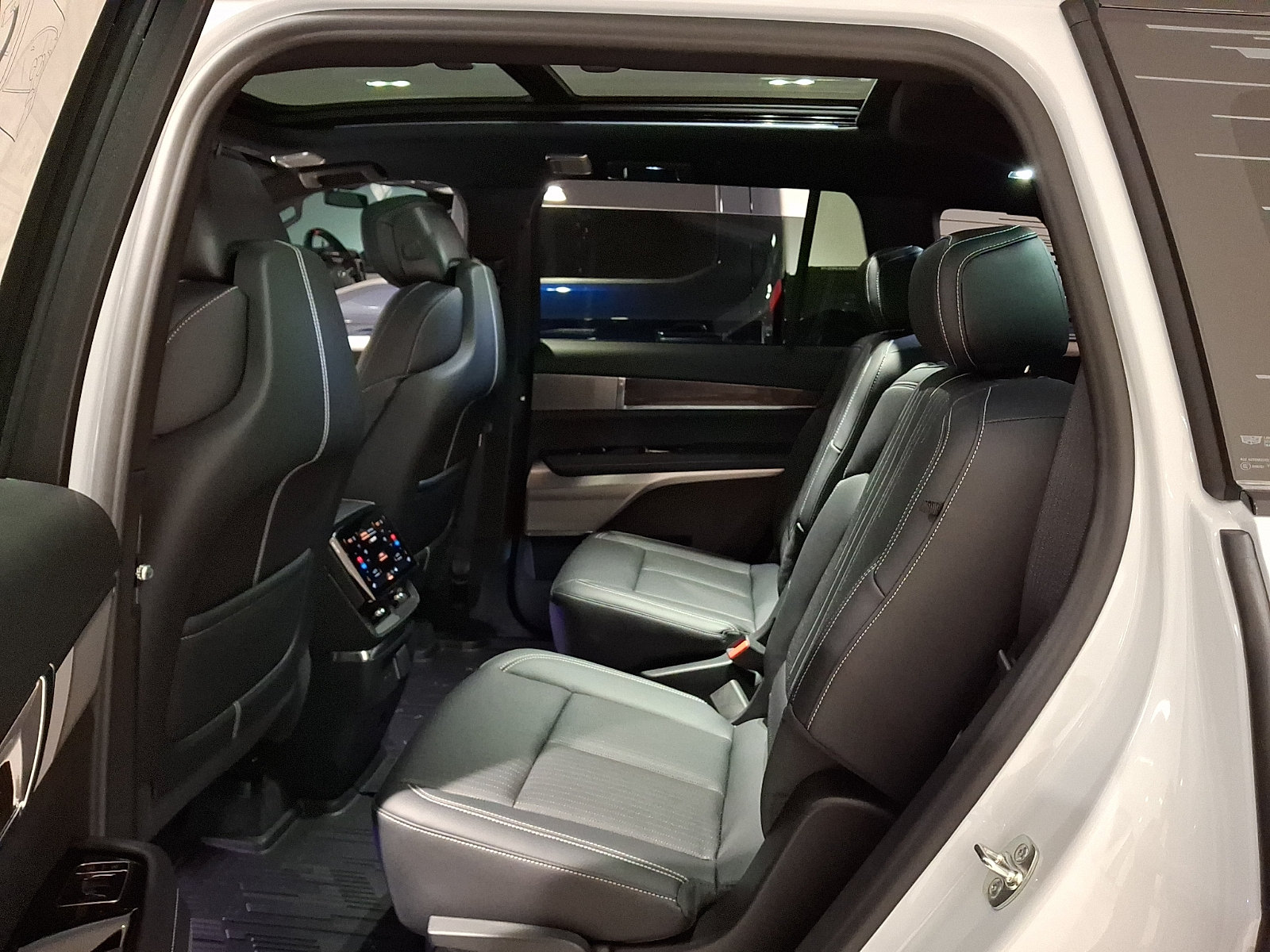 Used 2026 Cadillac Vistiq Sport w/ LPO, Floor Liner Package AWD/4WD image 11