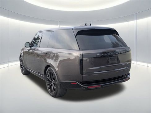 Used 2025 Land Rover Range Rover SE image 7