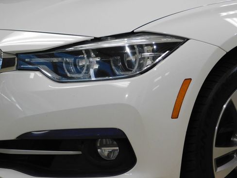 Used 2019 BMW 330i xDrive Wagon AWD/4WD image 16