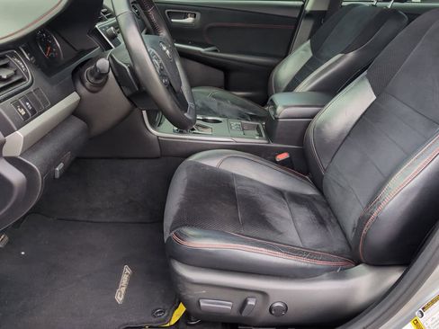 Used 2017 Toyota Camry XSE w/ Moonroof Package image 11