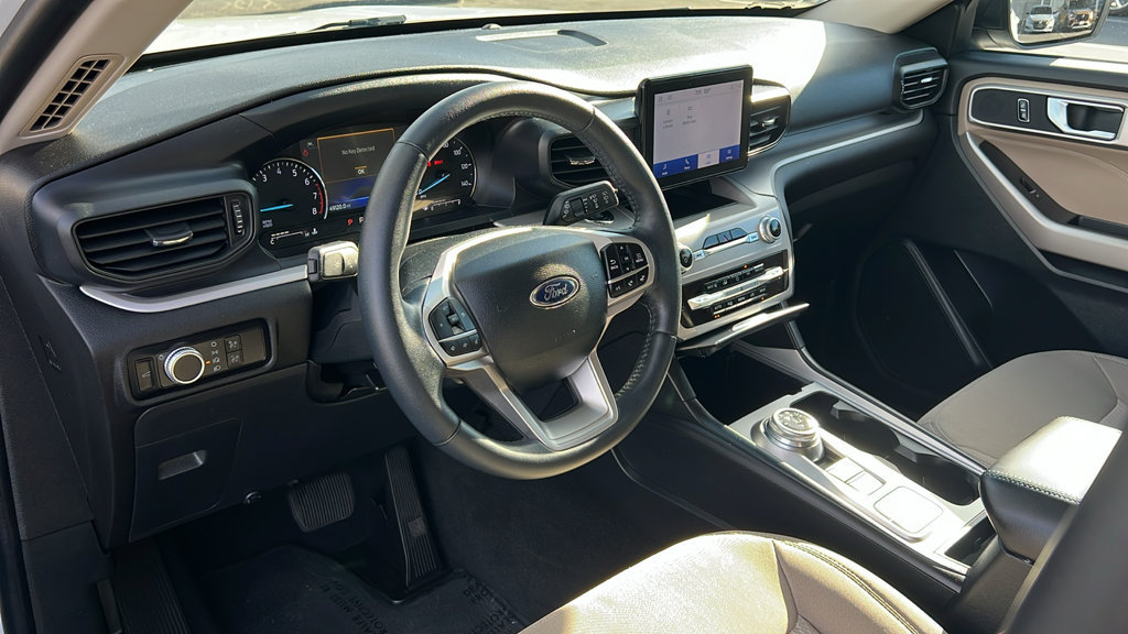 Certified 2023 Ford Explorer XLT RWD image 12