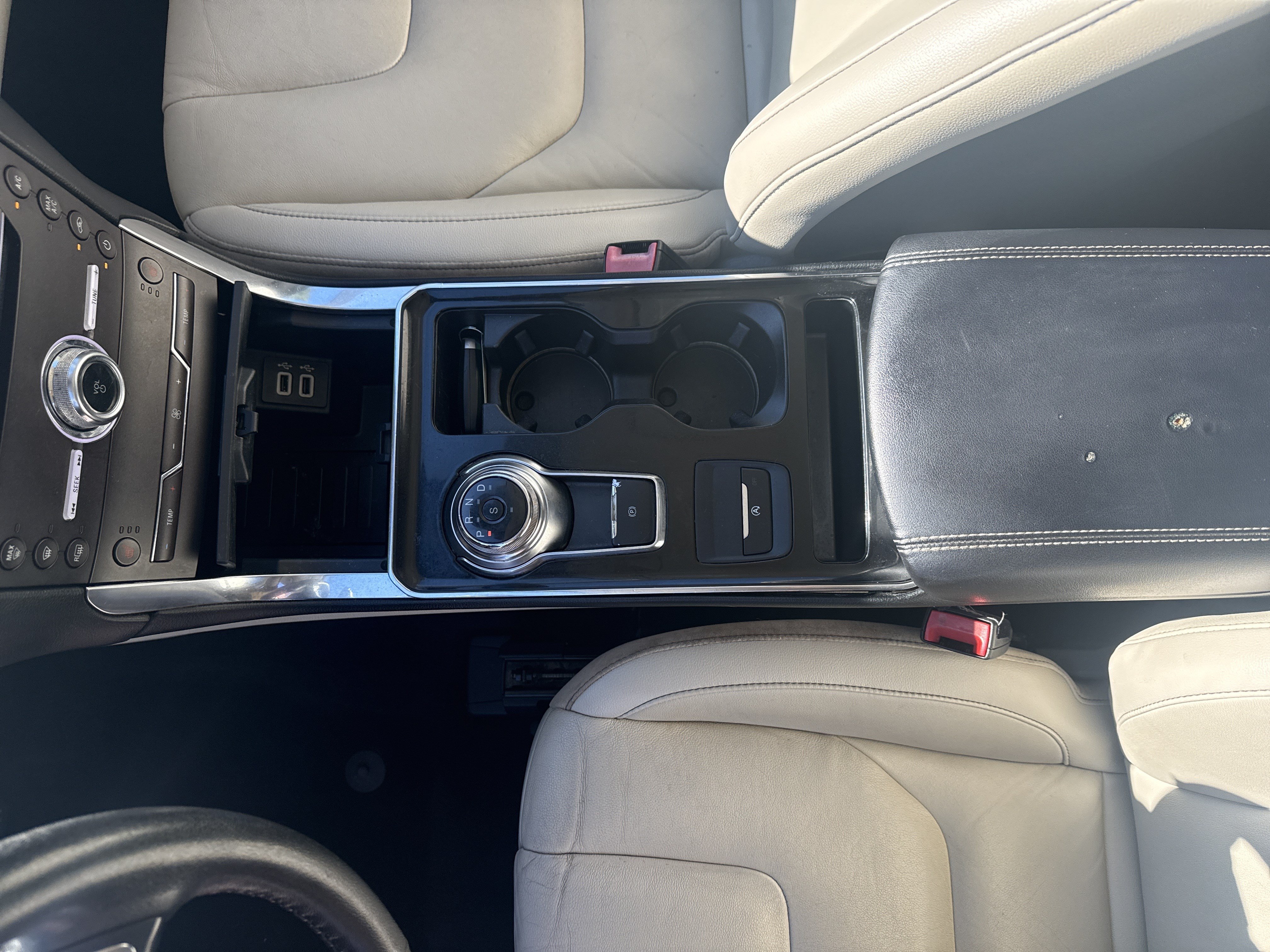 Used 2019 Ford Edge Titanium FWD image 30