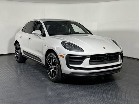 Certified 2024 Porsche Macan AWD/4WD image 9