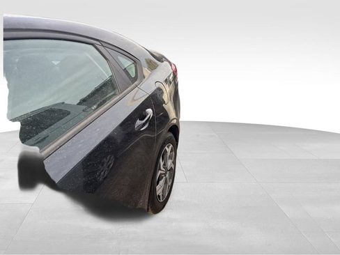 Used 2021 Kia Forte LXS image 3