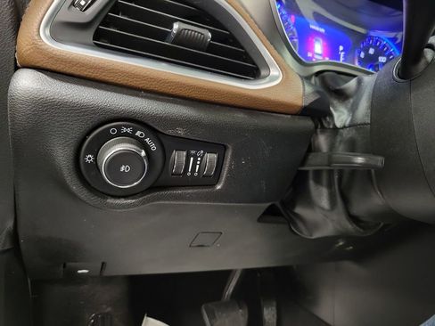 Used 2020 Chrysler Pacifica Limited image 22