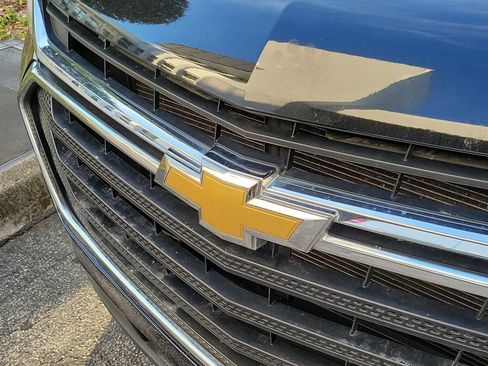 Used 2021 Chevrolet Traverse LS image 8