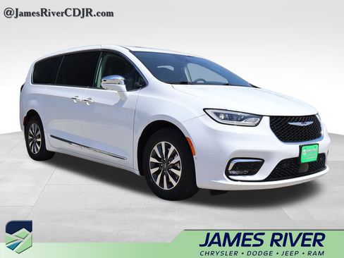 Used 2022 Chrysler Pacifica Limited FWD image 6