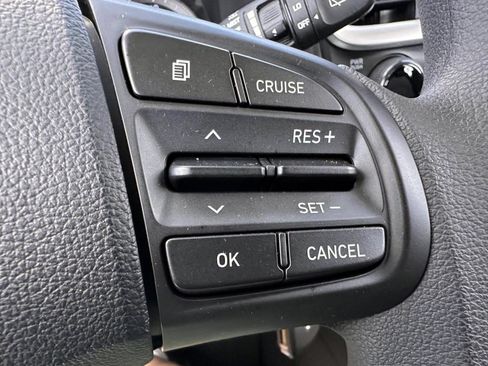 Used 2020 Hyundai Venue SEL FWD image 16