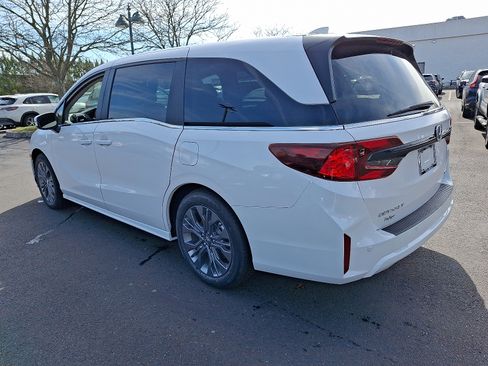 New 2026 Honda Odyssey Touring image 3