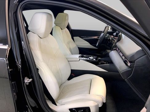 Used 2025 BMW i5 xDrive40 w/ Premium Package AWD/4WD image 8