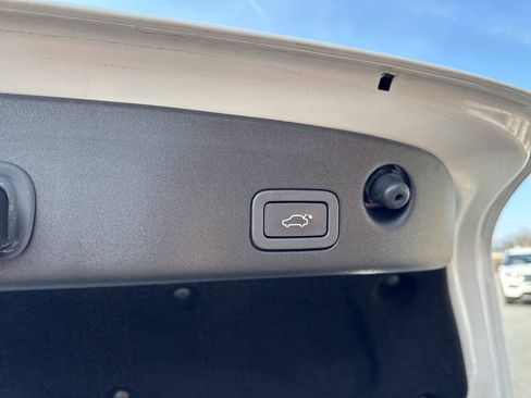 Used 2015 Jaguar XJ AWD image 37