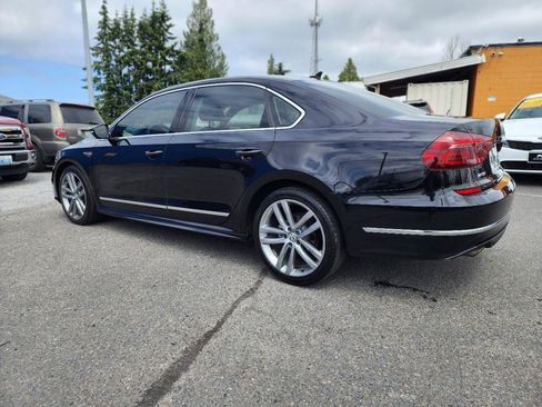 Used 2017 Volkswagen Passat 1.8T R-Line w/ R-Line Lighting Package FWD image 9
