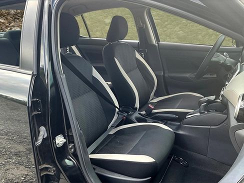 Used 2021 Nissan Versa SV image 7