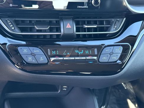 Used 2020 Toyota C-HR LE image 29