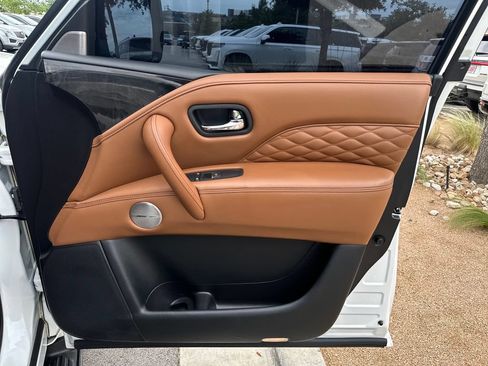 Used 2023 INFINITI QX80 Sensory w/ Cargo Package AWD/4WD image 36