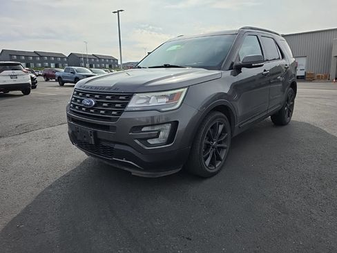 Used 2017 Ford Explorer XLT w/ Equipment Group 202A AWD/4WD image 2