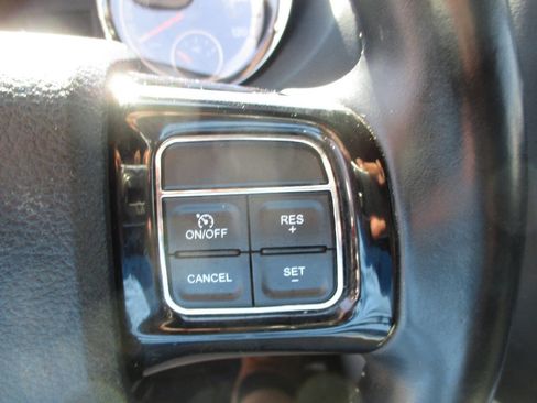 Used 2018 Dodge Grand Caravan SXT image 20