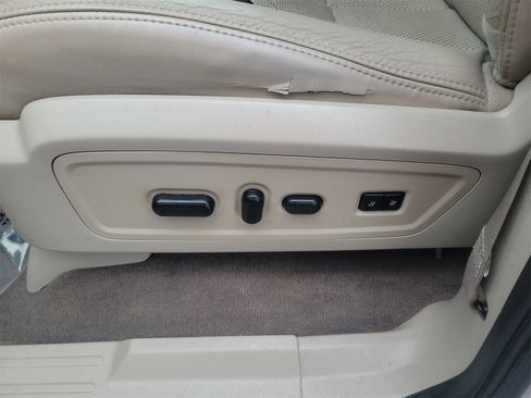 Used 2013 Lincoln Navigator 4WD w/ HD Trailer Tow Pkg image 19