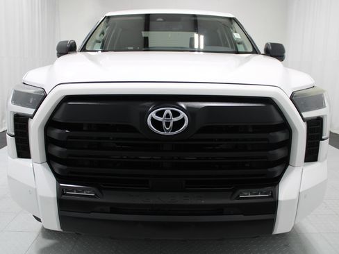 Used 2022 Toyota Tundra SR5 w/ Convenience Package RWD image 3