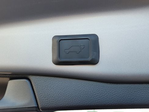 New 2025 Toyota RAV4 SE image 30