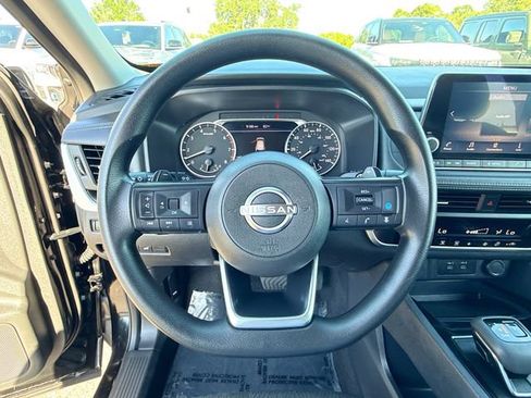 Used 2024 Nissan Rogue SV AWD/4WD image 11