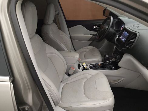 Used 2021 Jeep Cherokee Latitude Lux w/ Sun & Sound Group AWD/4WD image 21