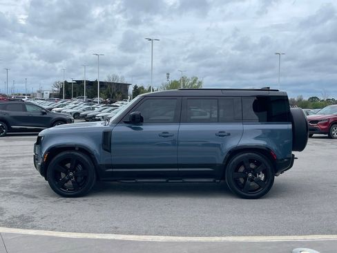 Used 2025 Land Rover Defender 110 X-Dynamic SE image 4