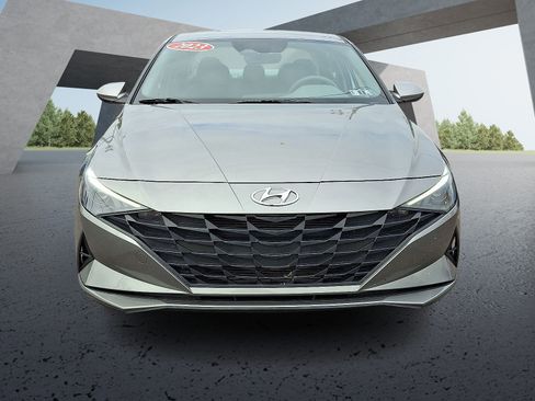 Used 2023 Hyundai Elantra SEL image 2