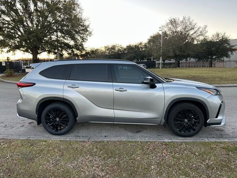Certified 2023 Toyota Highlander XSE image 6